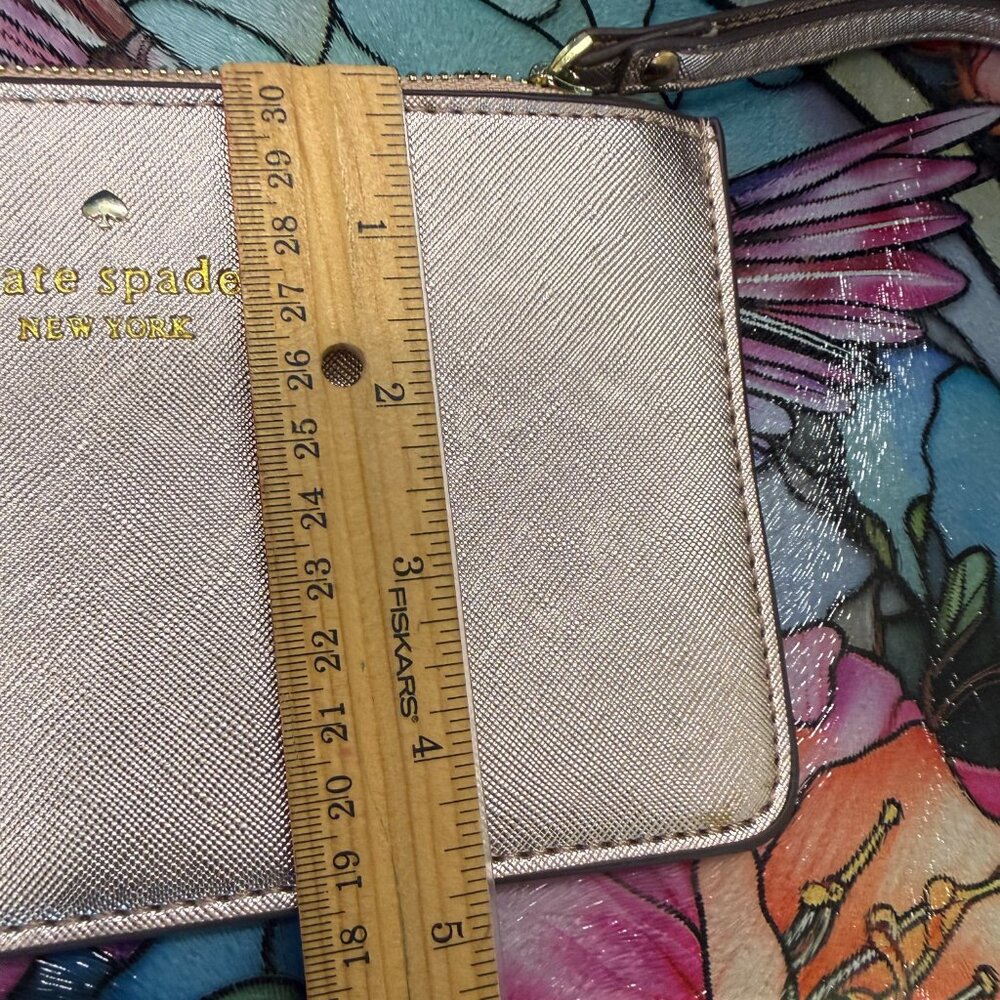 KATE SPADE light pink metallic safiano zippered wristlet. - Picture 4 of 6